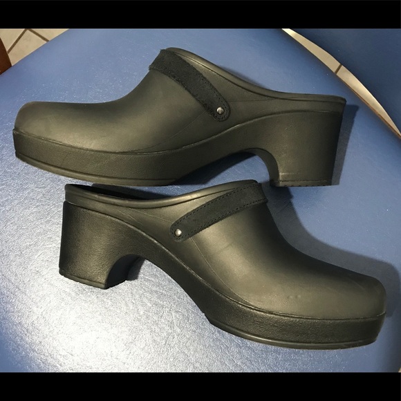 Crocs women’s dual comfort black Sarah clogs - Picture 15 of 16